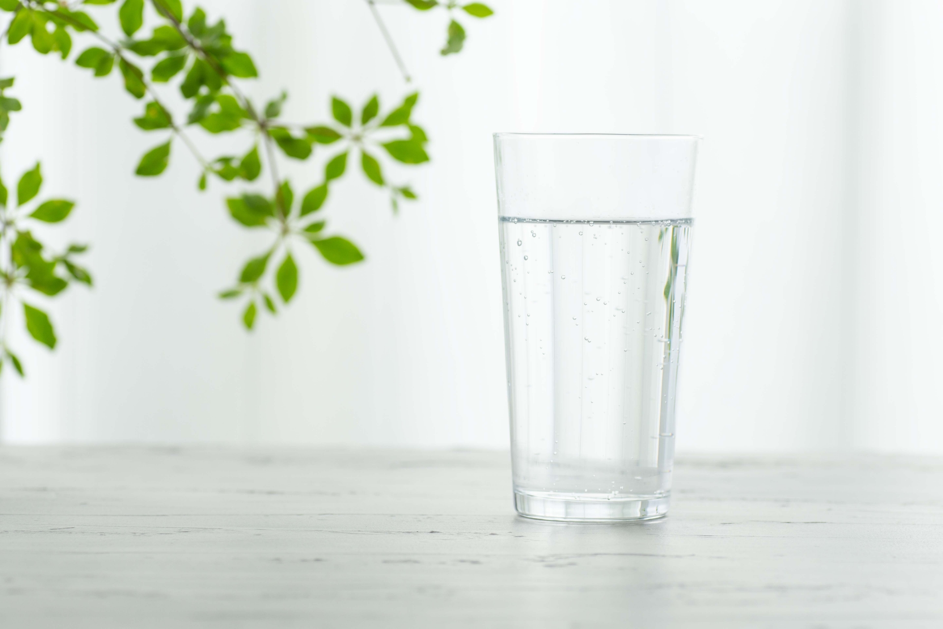 遠赤外線の足湯をする様子